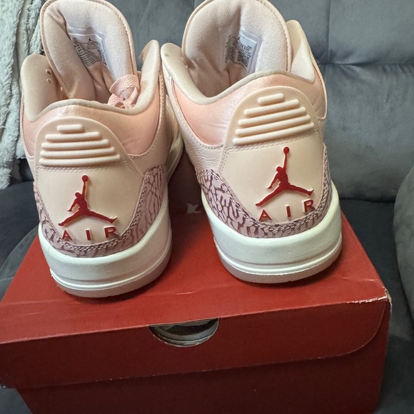 Jordan Retro 3 2025 Valentine Women’s Pink Leather Sneakers with Red Jumpman - Picture 6 of 10
